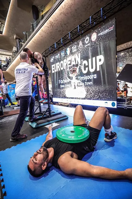 Silviu Dobre cu medaliile de la Campionatul Mondial IFBB, Santa Susanna